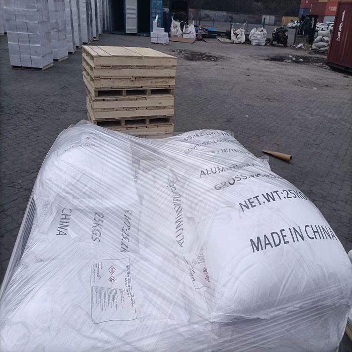 Fluoruro de aluminio de alta calidad Productos químicos industriales para el flujo metálico