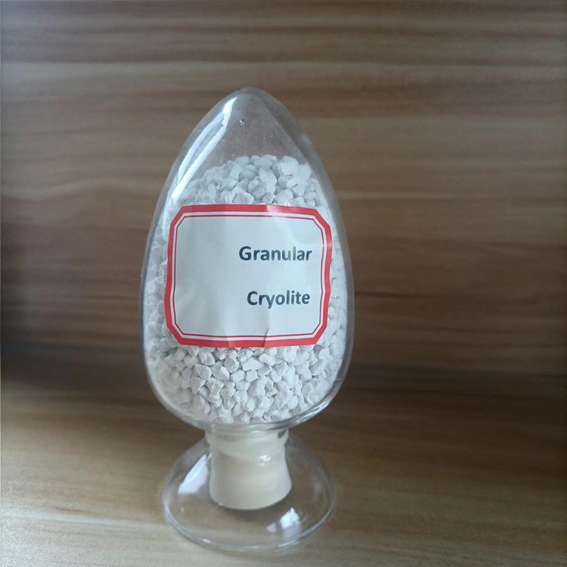 Cryolita de sodio de composición estable y para la electrólisis de aluminio y la producción de acero para la industria